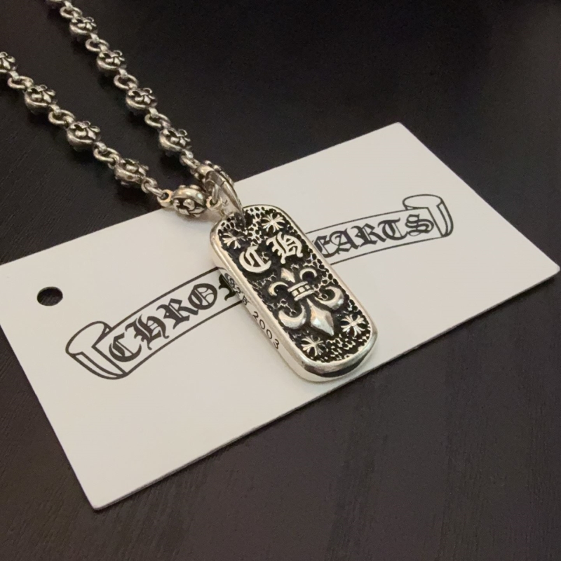 Ch*0me He**ts necklaces